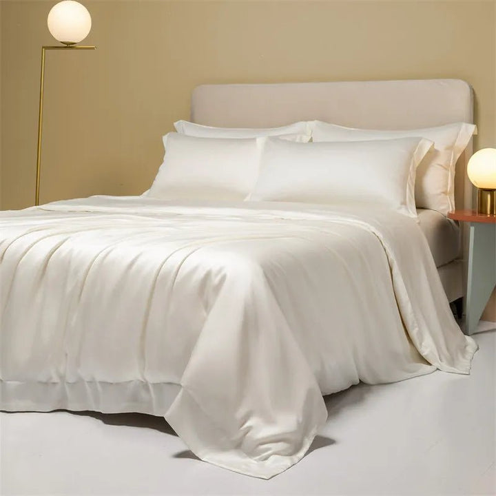 BAMBOOLUXE - Cooling Bed Cover Made from High-Quality Bamboo Fiber for Elegant Sleep Comfort