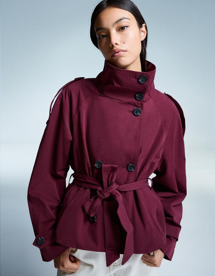 Classic and Lightweight Cropped Autumn Trench Coat in Soft Fabric