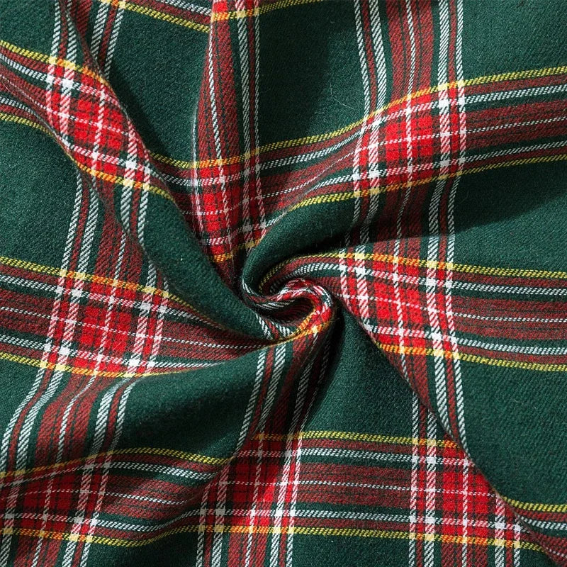 Classic Plaid Cushion Cover with Warm Christmas Atmosphere