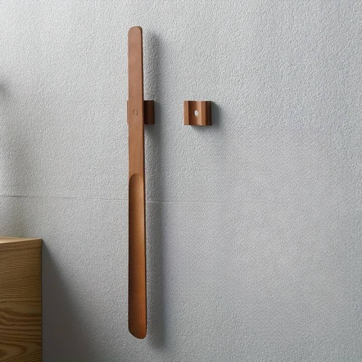 Magnetic Long Handle Shoe Horn in Wood (Support included)