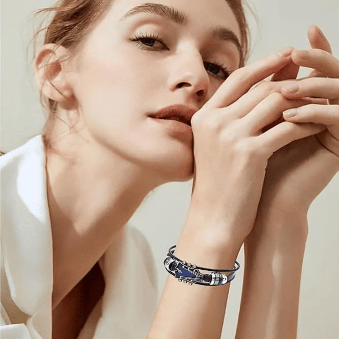 MUSIKSTRUM – Leather Bracelet with Guitar-Inspired Design
