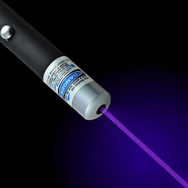 Niki | High-Performance Laser Pointer with Multiple Colors – Red, Green, Blue-Violet