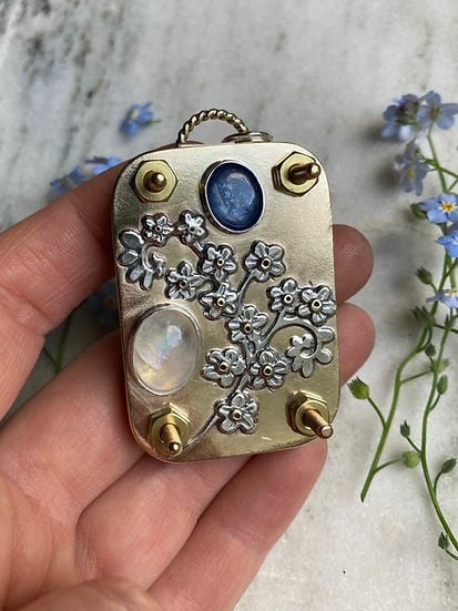 Niki | Mini Flower Press | Compact Botanical Keepsake Maker | Portable Craft Tool