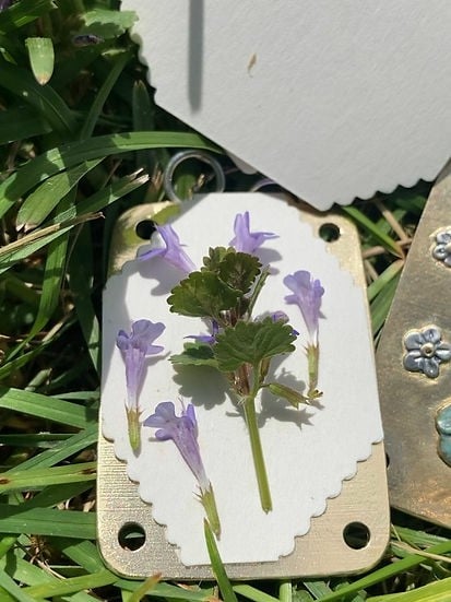 Niki | Mini Flower Press | Compact Botanical Keepsake Maker | Portable Craft Tool
