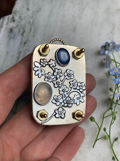 Niki | Mini Flower Press | Compact Botanical Keepsake Maker | Portable Craft Tool