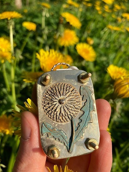Niki | Mini Flower Press | Compact Botanical Keepsake Maker | Portable Craft Tool