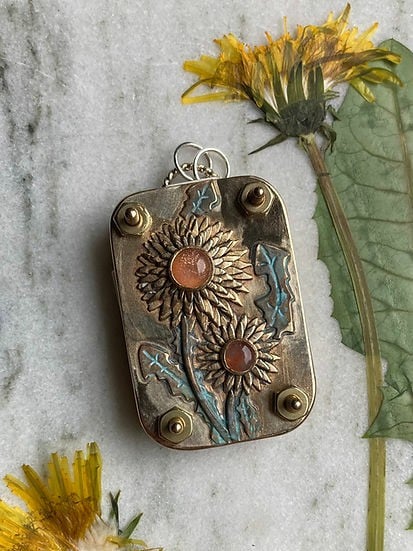 Niki | Mini Flower Press | Compact Botanical Keepsake Maker | Portable Craft Tool