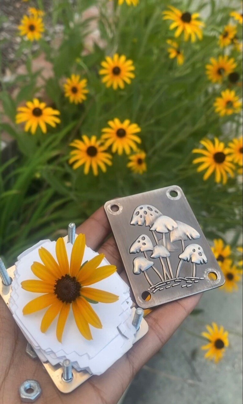 Niki | Mini Flower Press | Compact Botanical Keepsake Maker | Portable Craft Tool