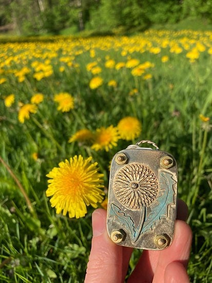 Niki | Mini Flower Press | Compact Botanical Keepsake Maker | Portable Craft Tool