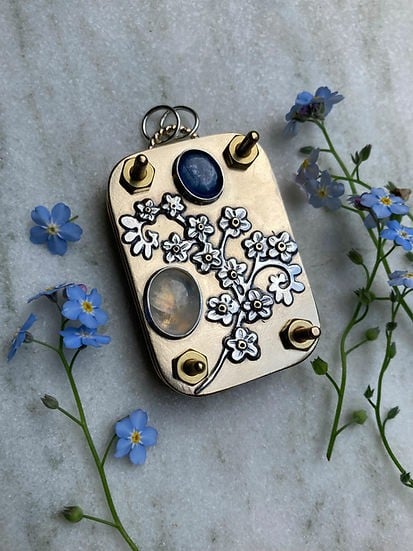 Niki | Mini Flower Press | Compact Botanical Keepsake Maker | Portable Craft Tool