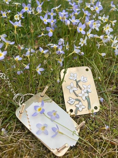 Niki | Mini Flower Press | Compact Botanical Keepsake Maker | Portable Craft Tool