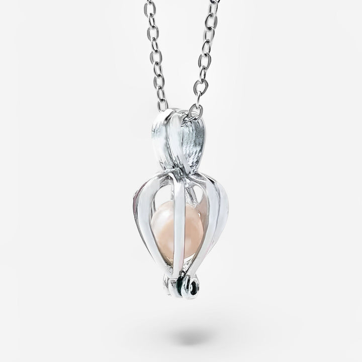PearlEssence | Give a beautiful pearl necklace