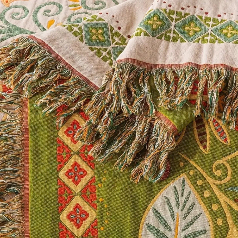 Reversible Bohemian Blanket: Soft Comfort with Floral Pattern