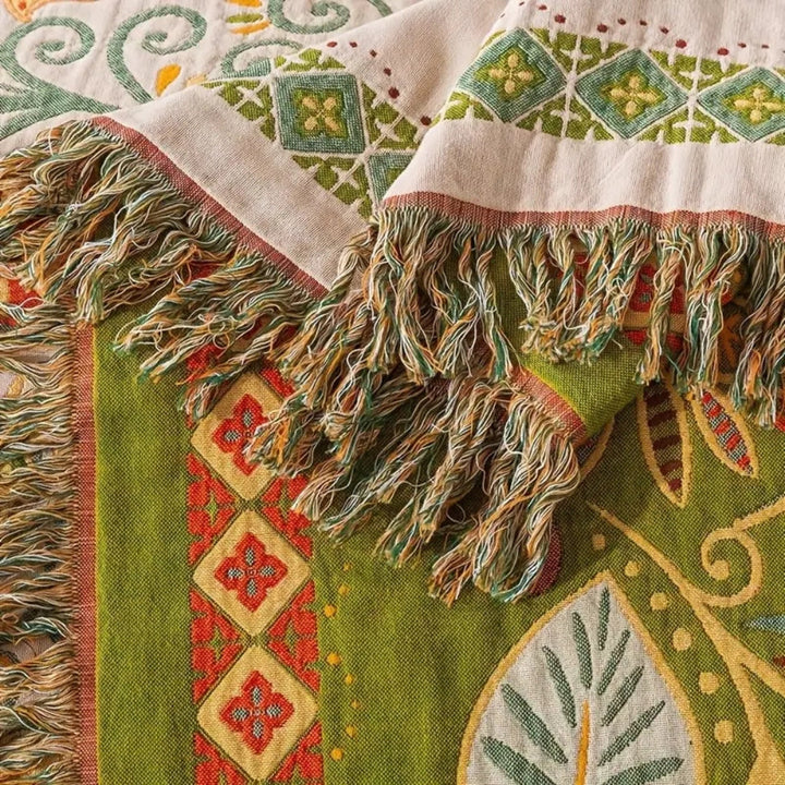 Reversible Bohemian Blanket: Soft Comfort with Floral Pattern
