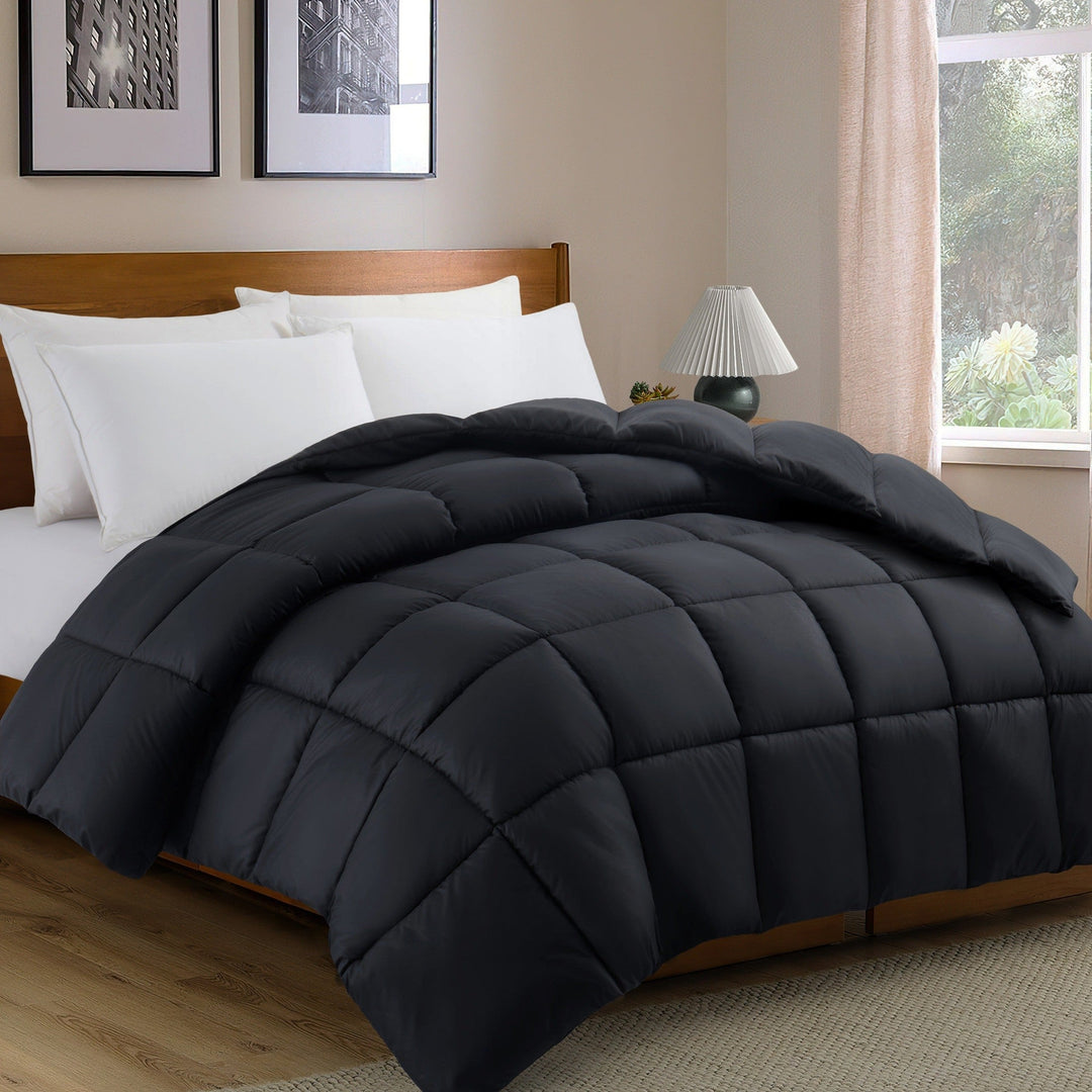Soft and Lightweight Quilted Comforter – Year-Round Comfort and Warmth for Restful Sleep