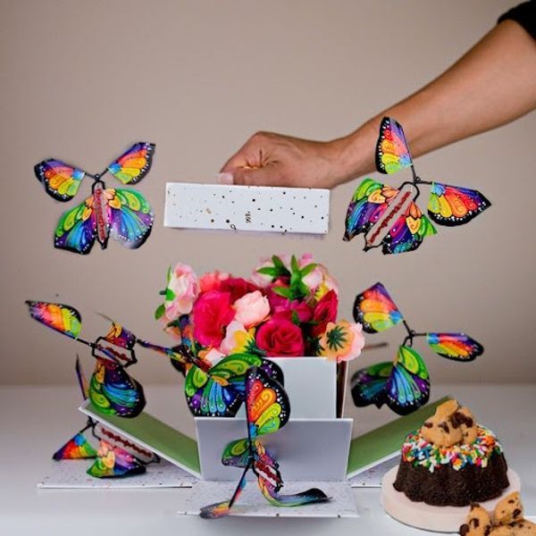 Surprise Explosion Gift Box with 5 Flying Butterflies